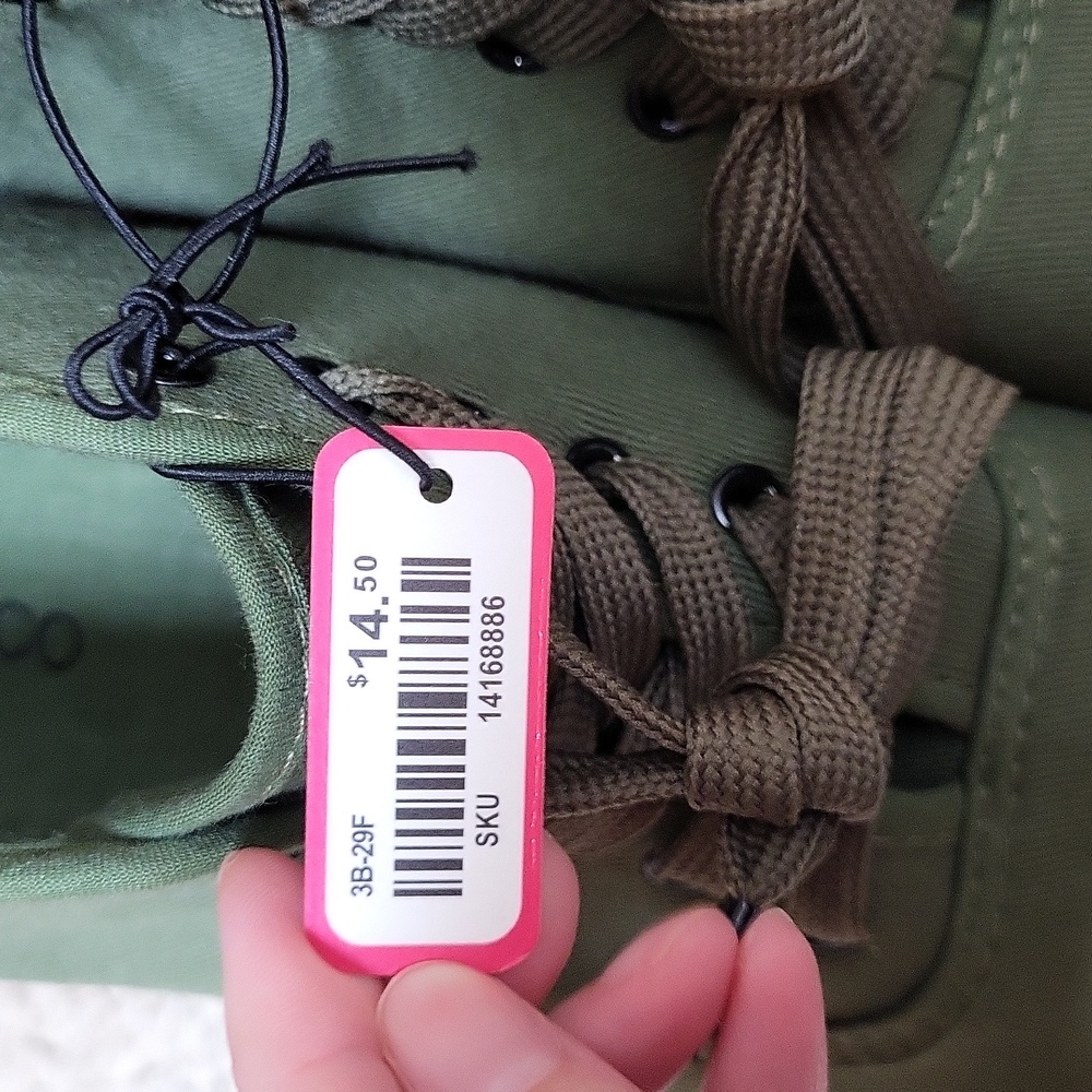 NWT! Army Green Lace-up Shoes! Size 9! - Picture 2 of 8